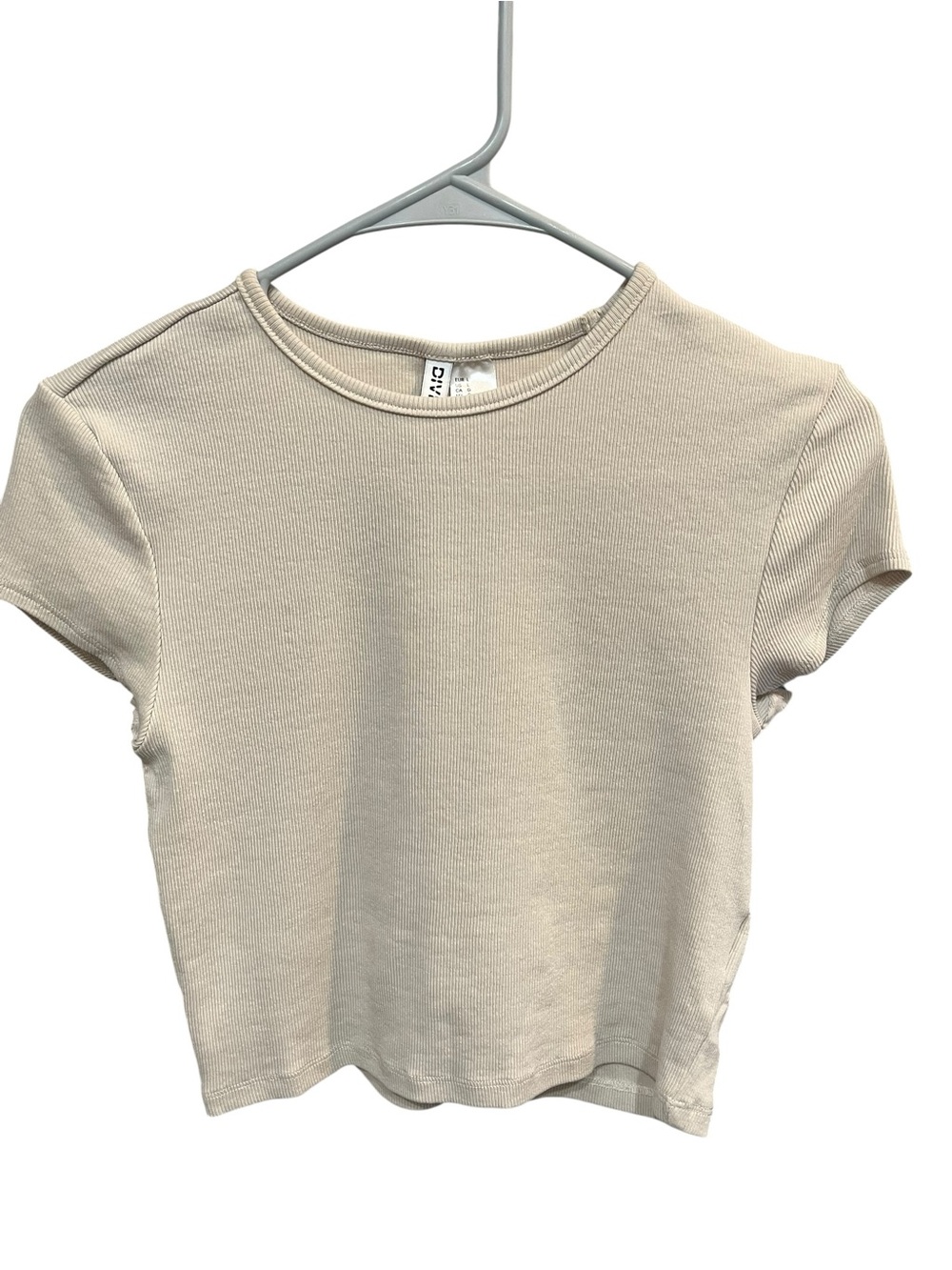 H&M Divided Woman’s Beige/Cream Ribbed Cropped T-Shirt-Large